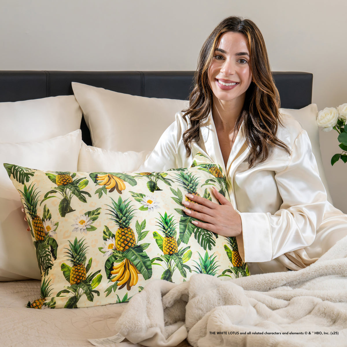 Pillowcase - White Lotus - Pineapple - Queen